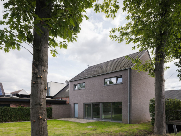 Recente gezinswoning met tuin,  parking en garage